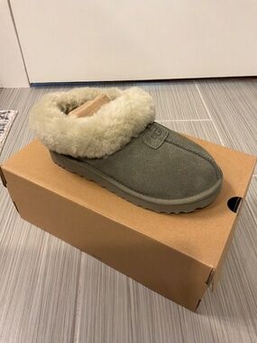 UGG Tazzette Genuine Shearling Collar Slipper